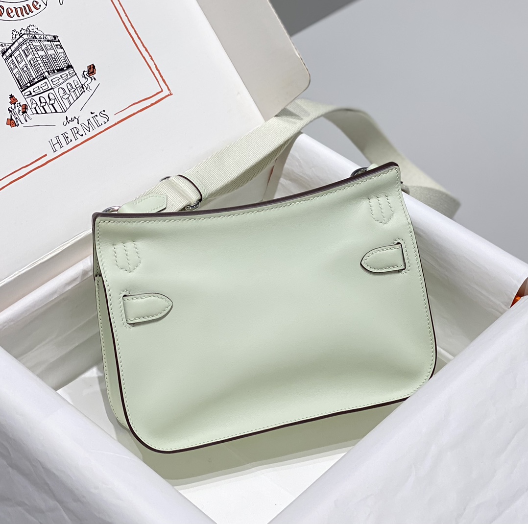 Hermes Jypsiere Mini Shoulder Bag In Vert Fizz Swift Leather